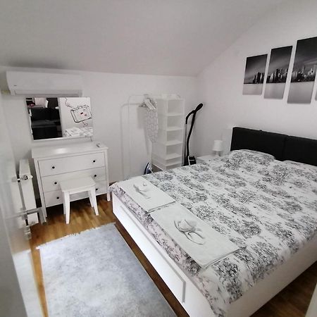 Nenadovic Apartman Obrenovac  Buitenkant foto