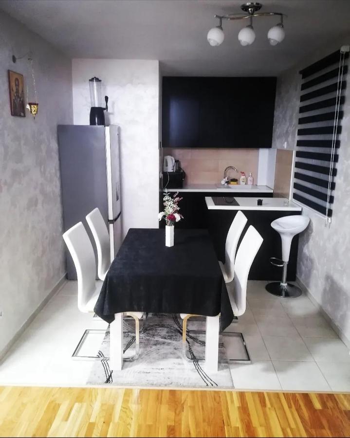 Nenadovic Apartman Obrenovac  Buitenkant foto