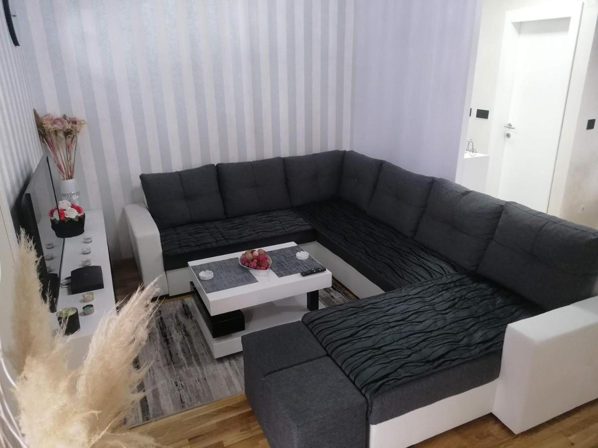 Nenadovic Apartman Obrenovac  Buitenkant foto