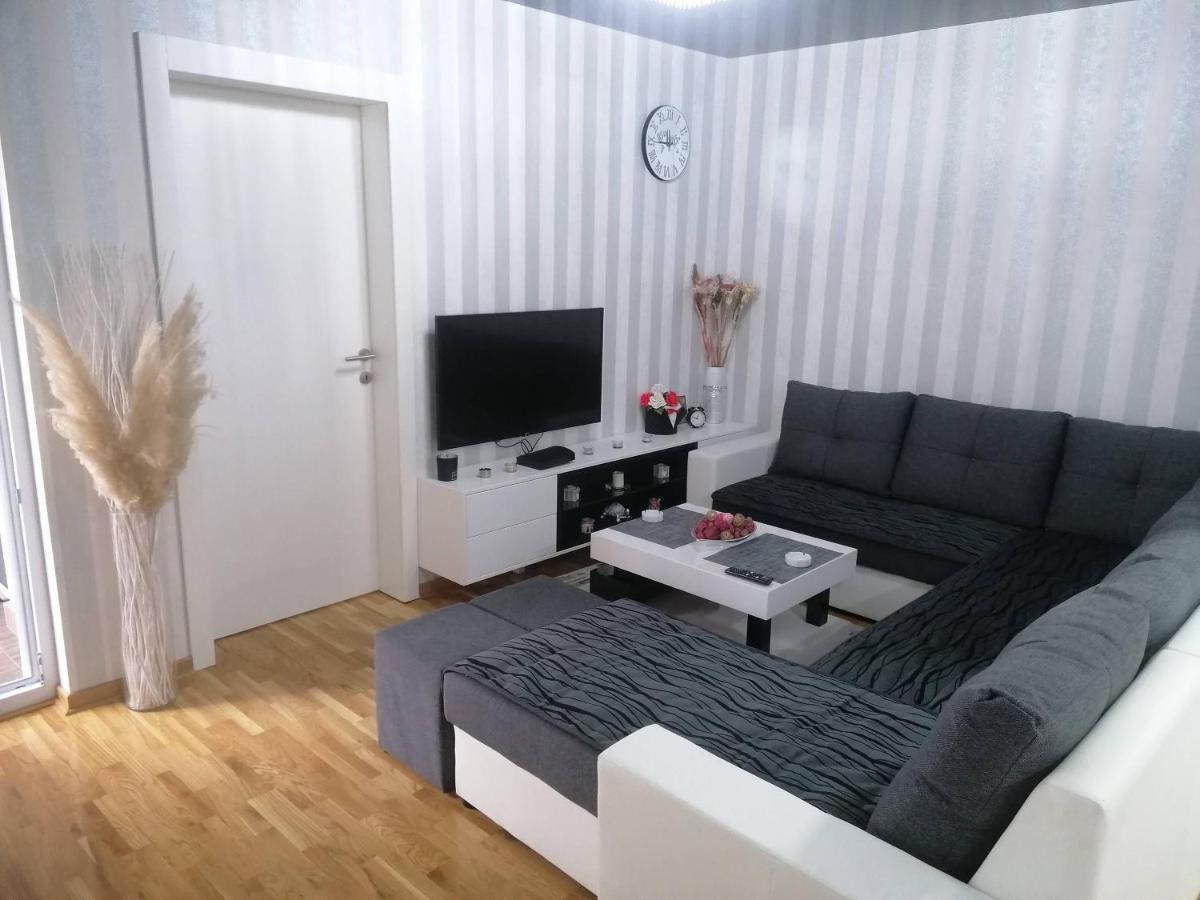 Nenadovic Apartman Obrenovac  Buitenkant foto